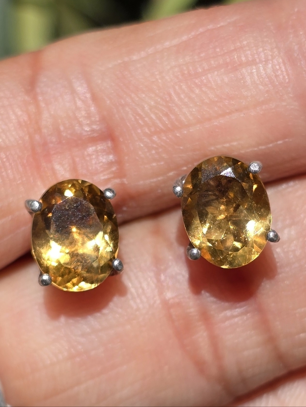 Gorgeous 925 sterling silver oval citrine studs earrings